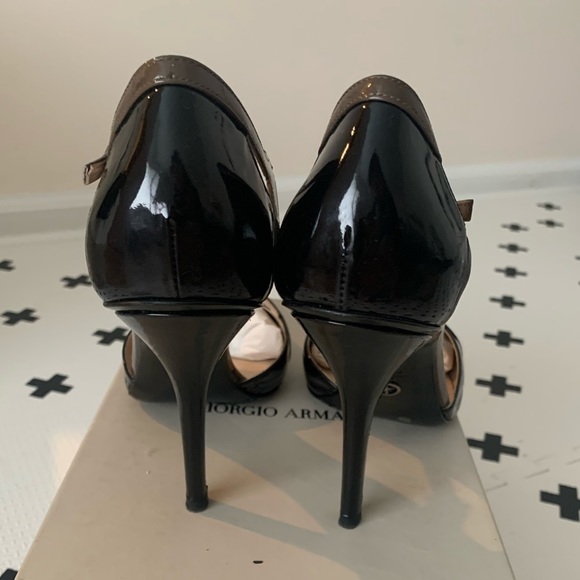 - Giorgio Armani patent high heel with t-strap - Picture 6 of 8
